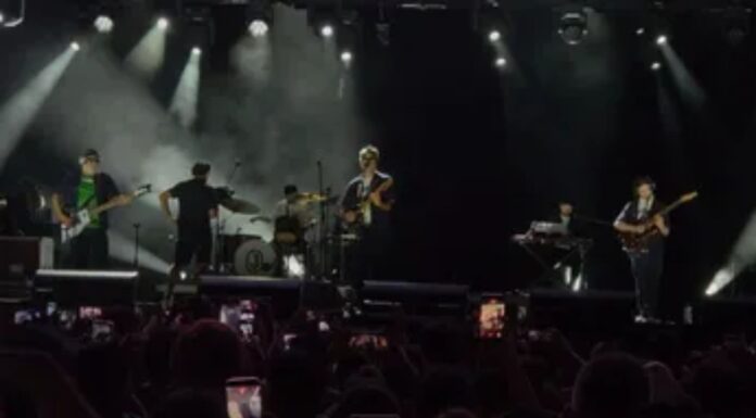 Banda Jumbo durante su presentación en el Fan Fest Parque Fundidora.
