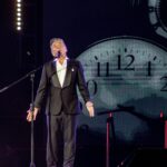 Ricardo Montaner interpretando sus más grandes éxitos durante la gira "El Último Regreso".
