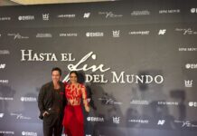 Aislinn Derbez y Mauricio Ochmann en la alfombra roja de Hasta el fin del mundo película durante la presentación del estreno en cines.