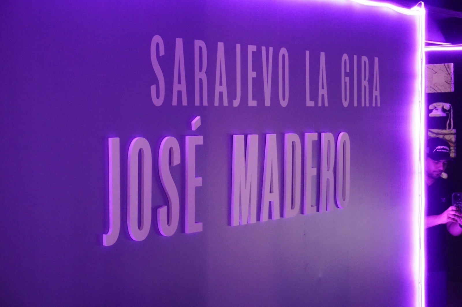La exposición temporal combina música, arte y recuerdos en un solo recorrido para los fans del cantante. (Emiliano Lira) 
