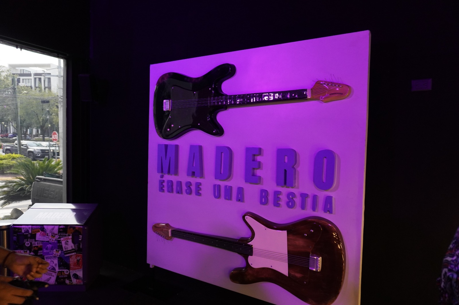 La experiencia Fan Gallery invita a recorrer la historia musical de José Madero a través de piezas únicas. (Emiliano Lira) 