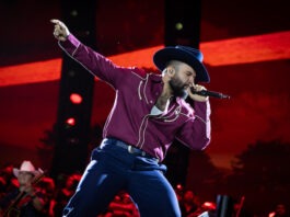 Carín León en Fan Fest Monterrey 2026: una noche espectacular llena de música y emoción Carín León durante su presentación en el Fan Fest Monterrey 2026 frente a miles de asistentes