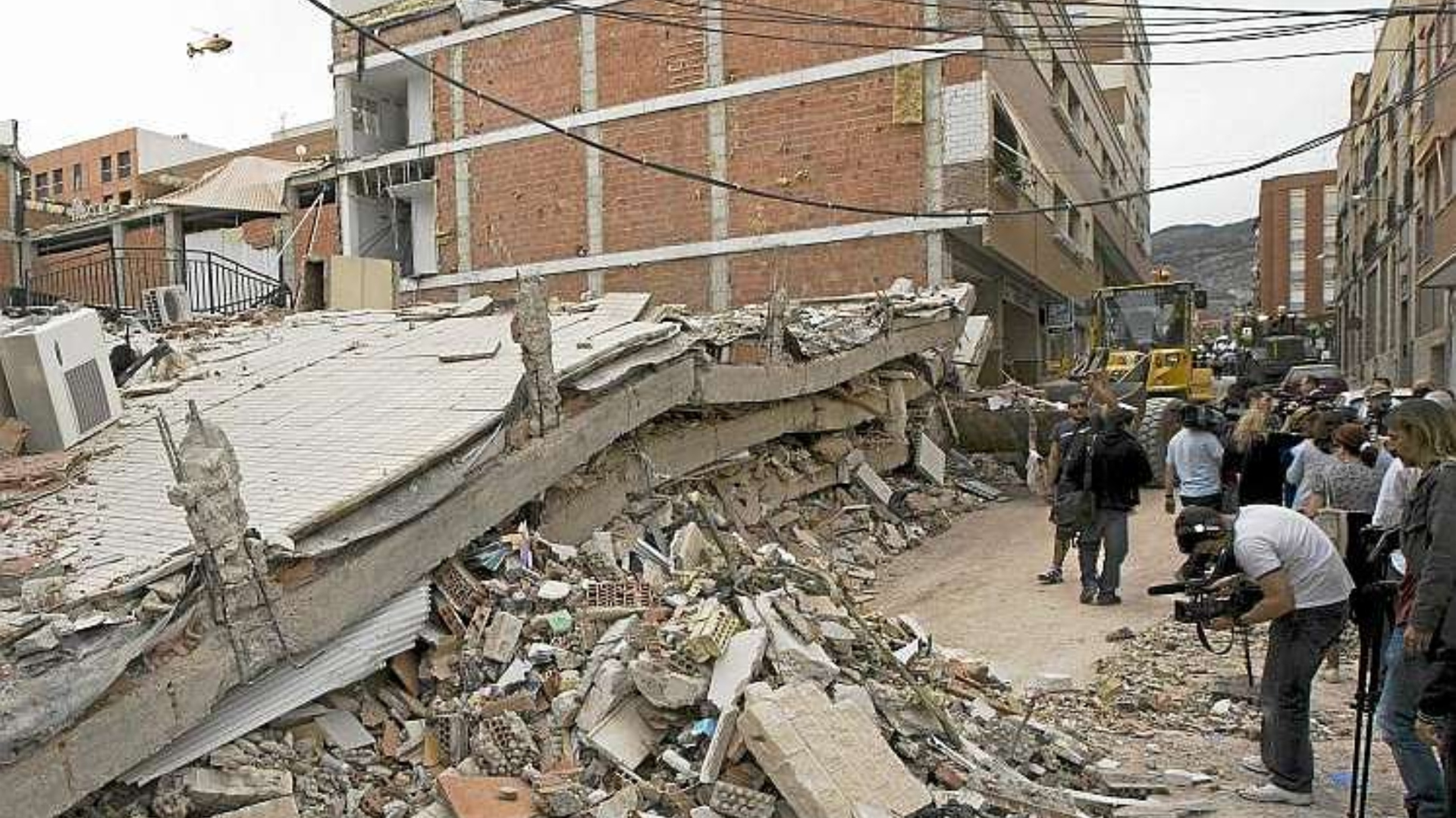 España moviliza cuerpos de emergencia tras sismo en Granada