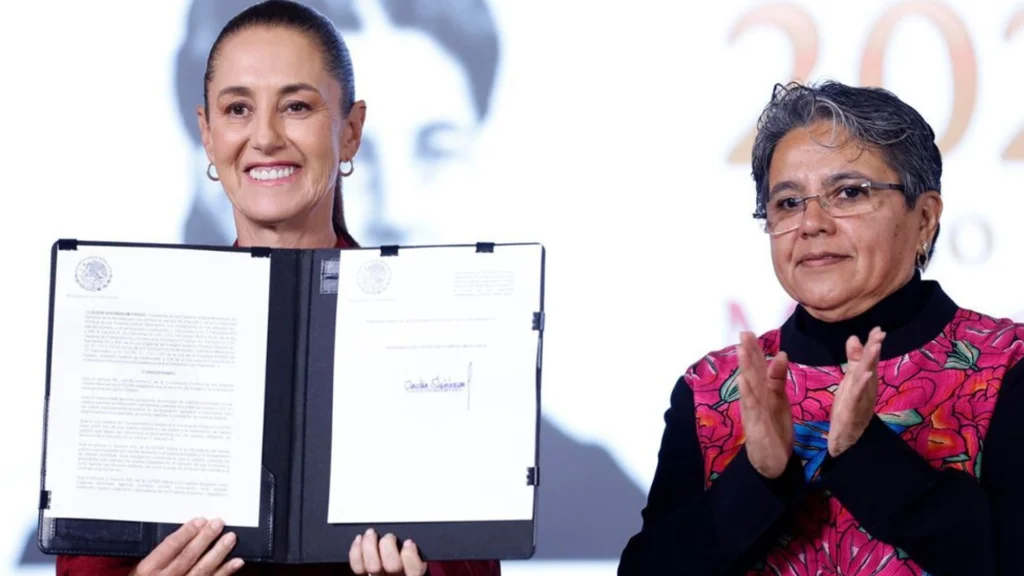 Transparencia: Sheinbaum firma decreto para ampliar acceso a la información