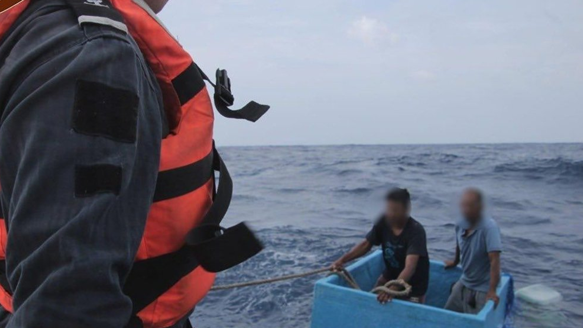 Pescadores a la deriva en el Pacífico