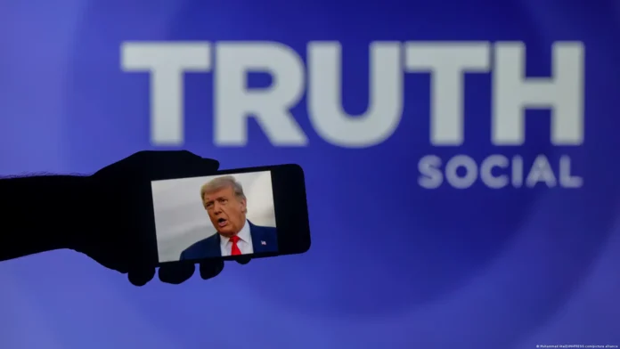Trump ofrece acceso previo a sus publicaciones por 100 mil dólares al mes