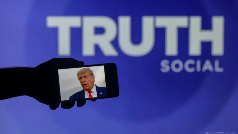 Trump ofrece acceso previo a sus publicaciones por 100 mil dólares al mes