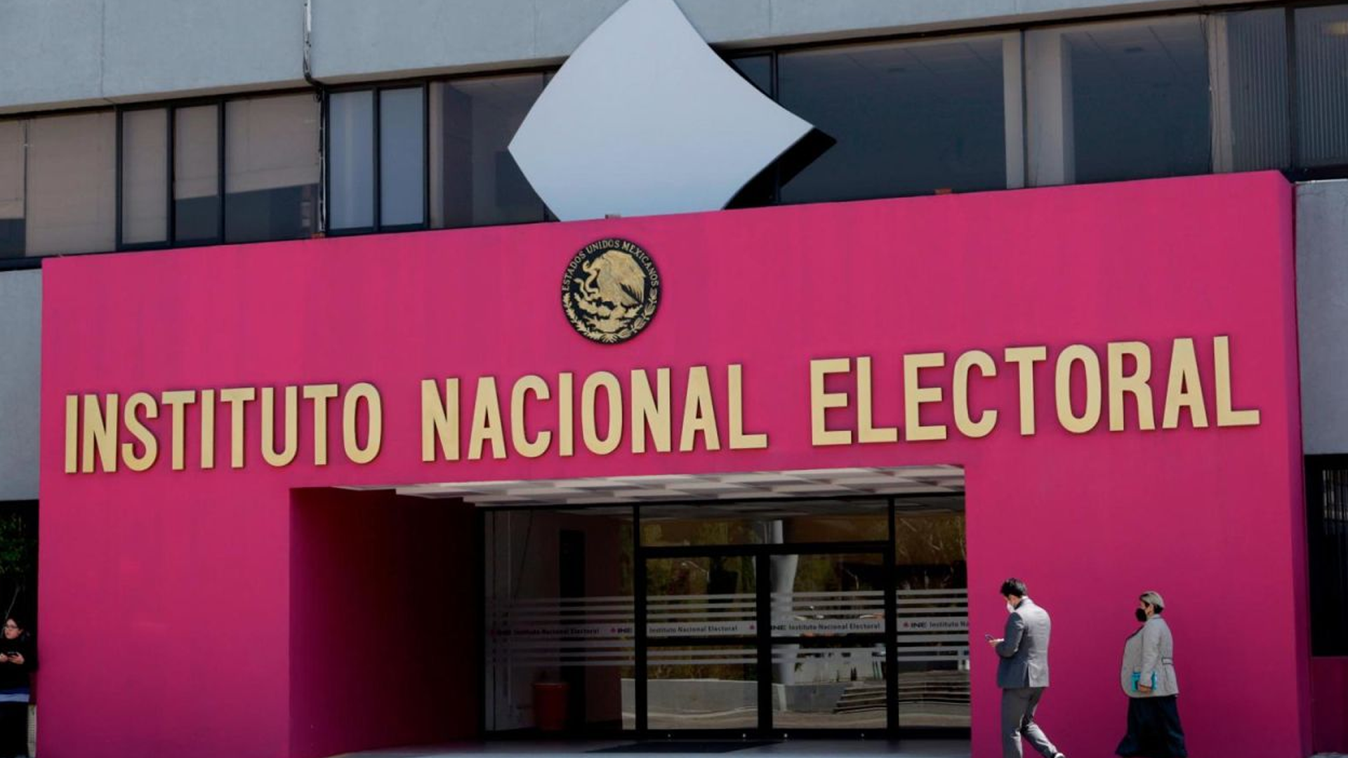 INE contempla recursos para partidos