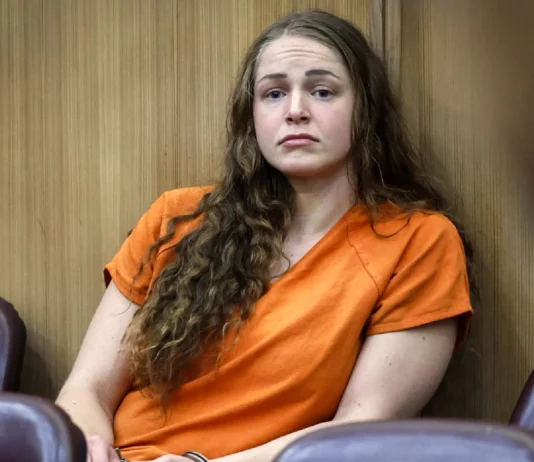Courtney Clenney evita juicio por asesinato y acepta 6 años