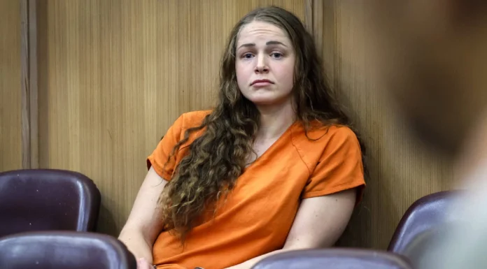 Courtney Clenney evita juicio por asesinato y acepta 6 años