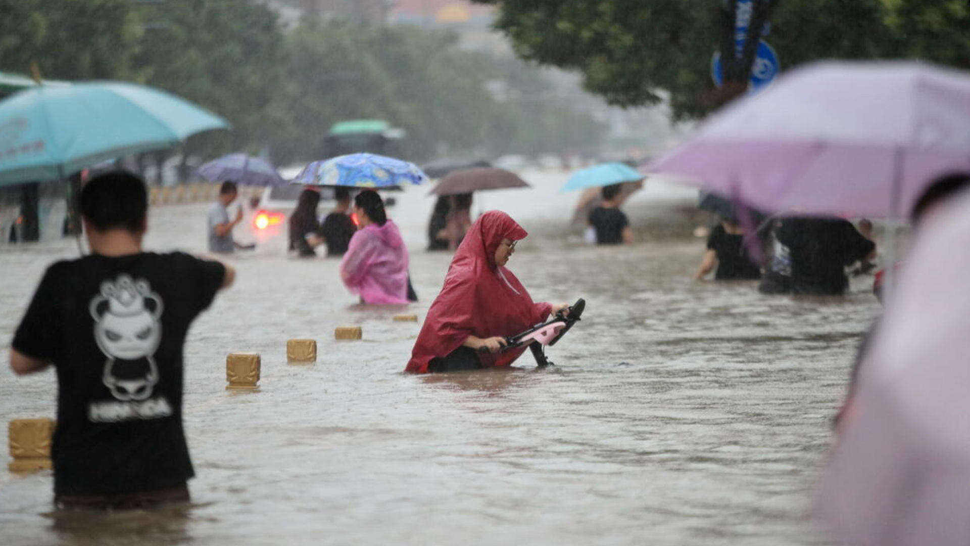 Ríos crecen por lluvias en China