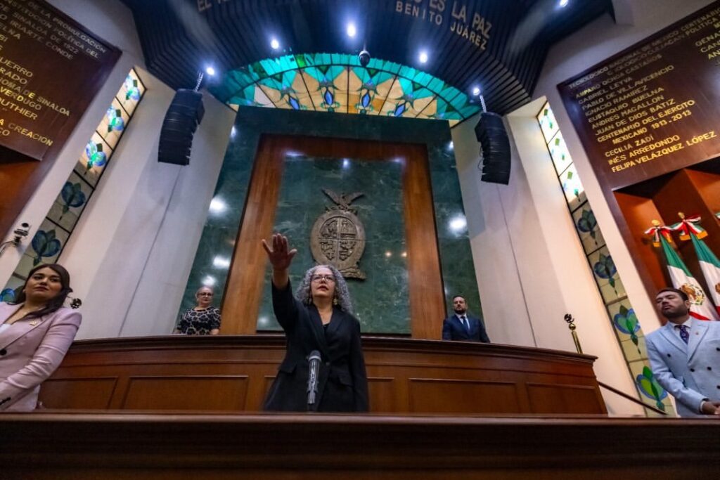 Graciela Domínguez asumió como gobernadora interina de Sinaloa y aseguró que su prioridad será recuperar la paz, confianza y tranquilidad.