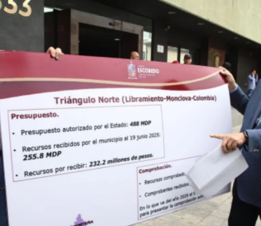 Escobedo entrega comprobantes y reclama adeudo del Triángulo Norte