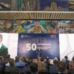 El alcalde Adrián de la Garza encabezó la ceremonia por el 50 aniversario de la inauguración del Palacio Municipal de Monterrey.
