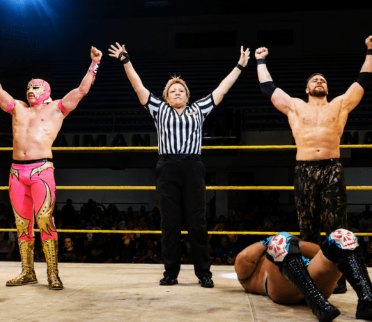 ¡Impresionante! Lucha estelar Máscara Dorada, Templario y Flip ganan