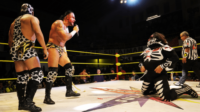 ¡Asombroso! En la lucha estelar Texano Jr. vence a LA Park