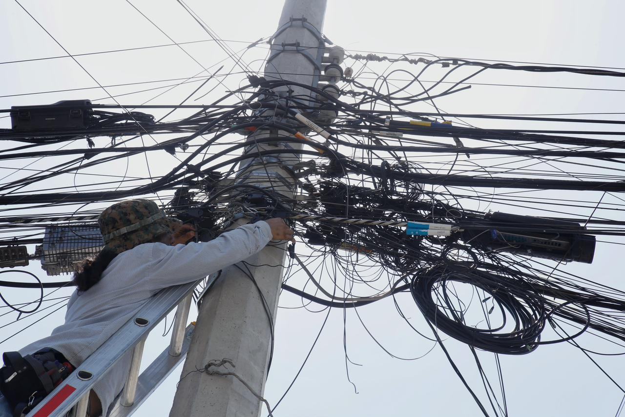 Trabajadores de Monterrey recorrieron 80 colonias para recolectar el cableado.