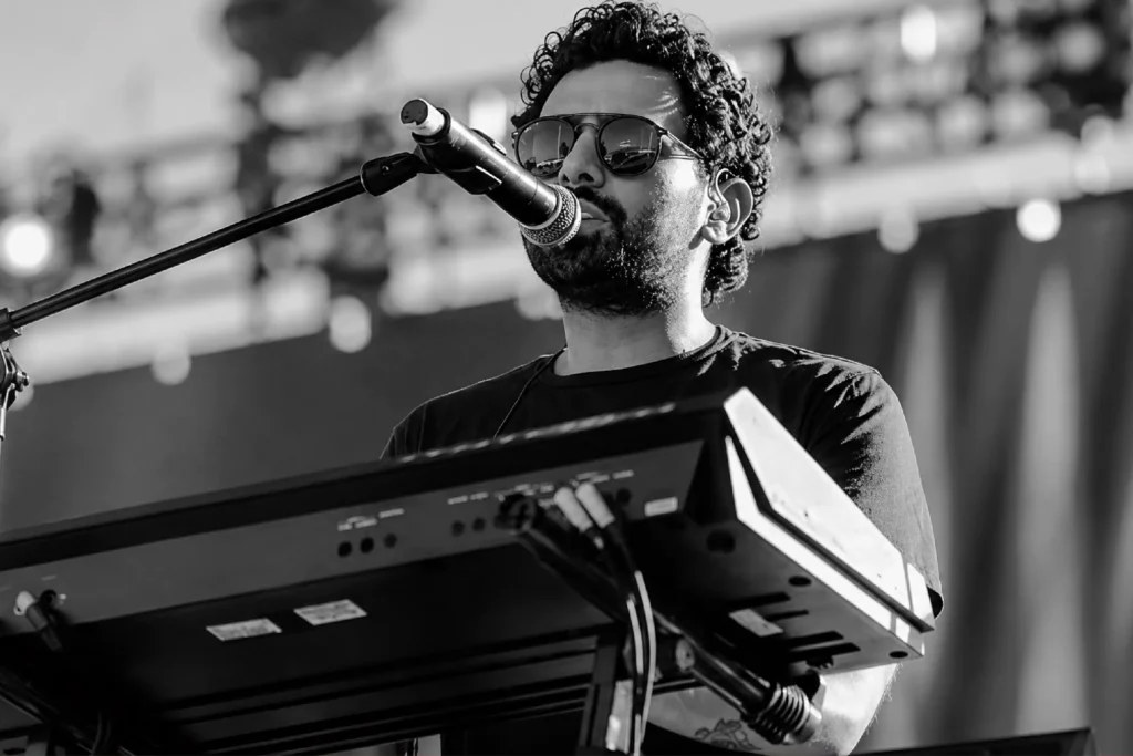 Jonathan Meléndez Ochoa, productor musical y tecladista de Camilo Séptimo, fue asesinado junto con su familia en Atizapán de Zaragoza, Estado de México.