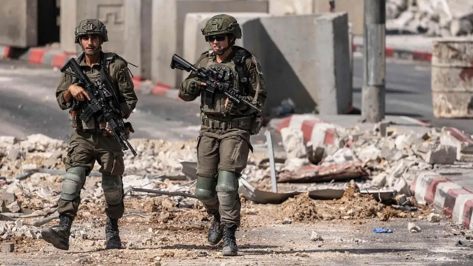 Palestinos abandonan sus hogares tras los desalojos en Cisjordania