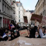 Protestas estudiantiles bloquean escuelas en Francia