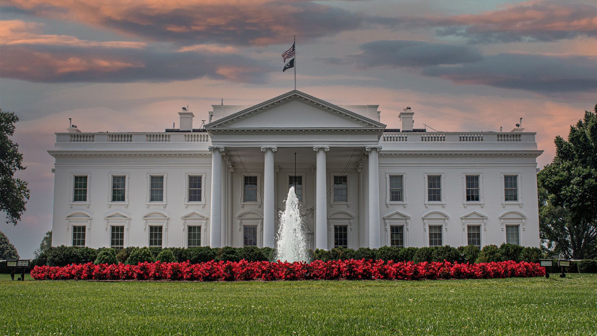 Trump defiende las remodelaciones de la Casa Blanca.