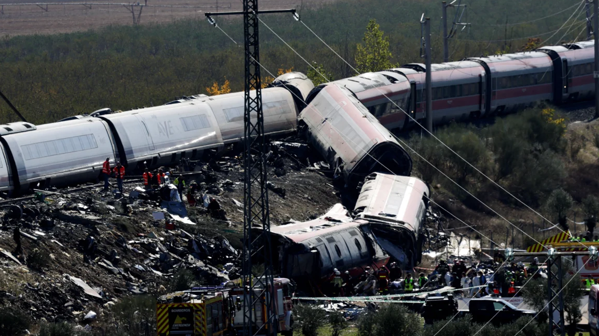 España enfrenta una tragedia tras el choque de trenes en Toledo