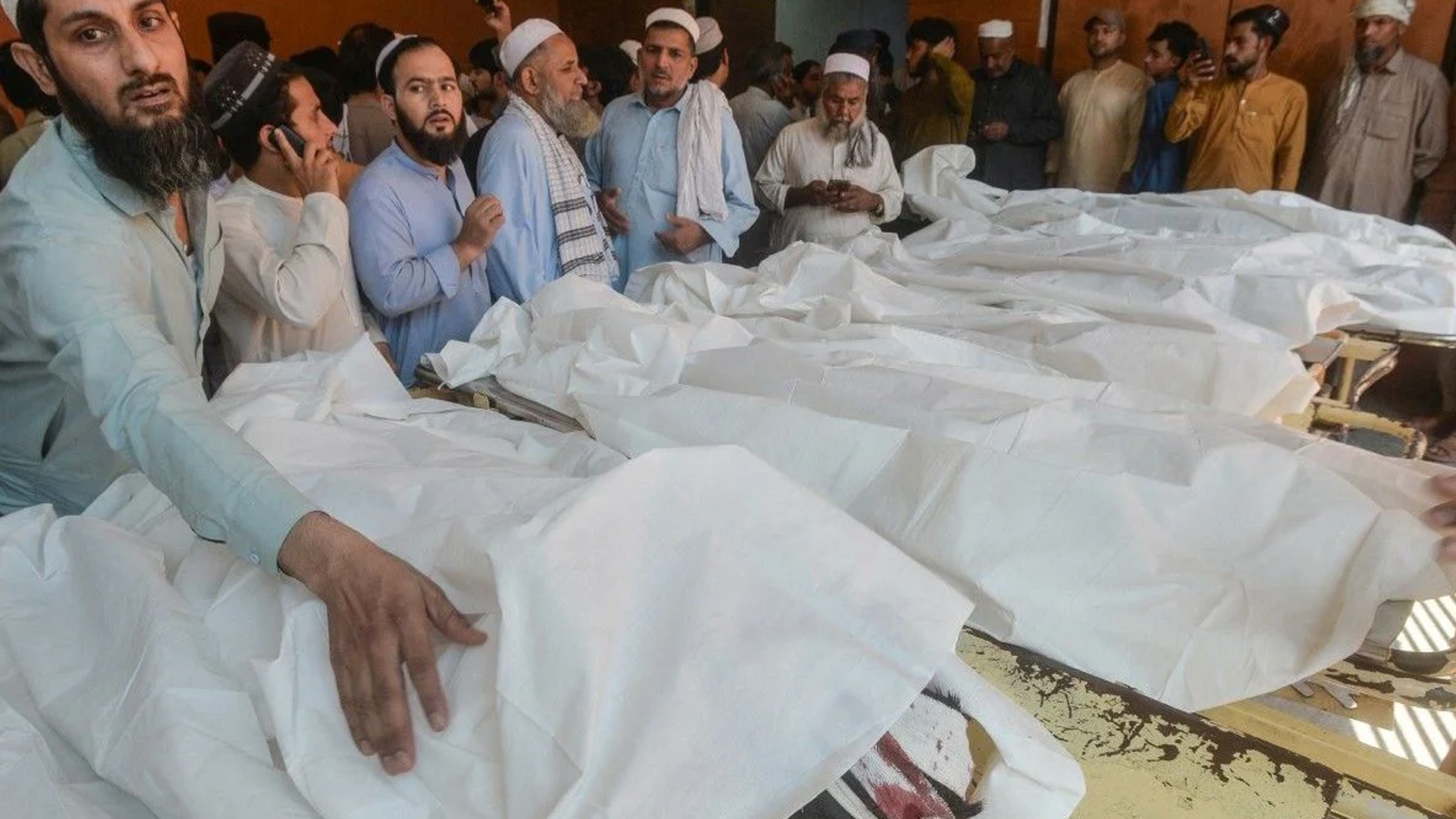 Pakistán confirma 28 muertos tras colapso escolar