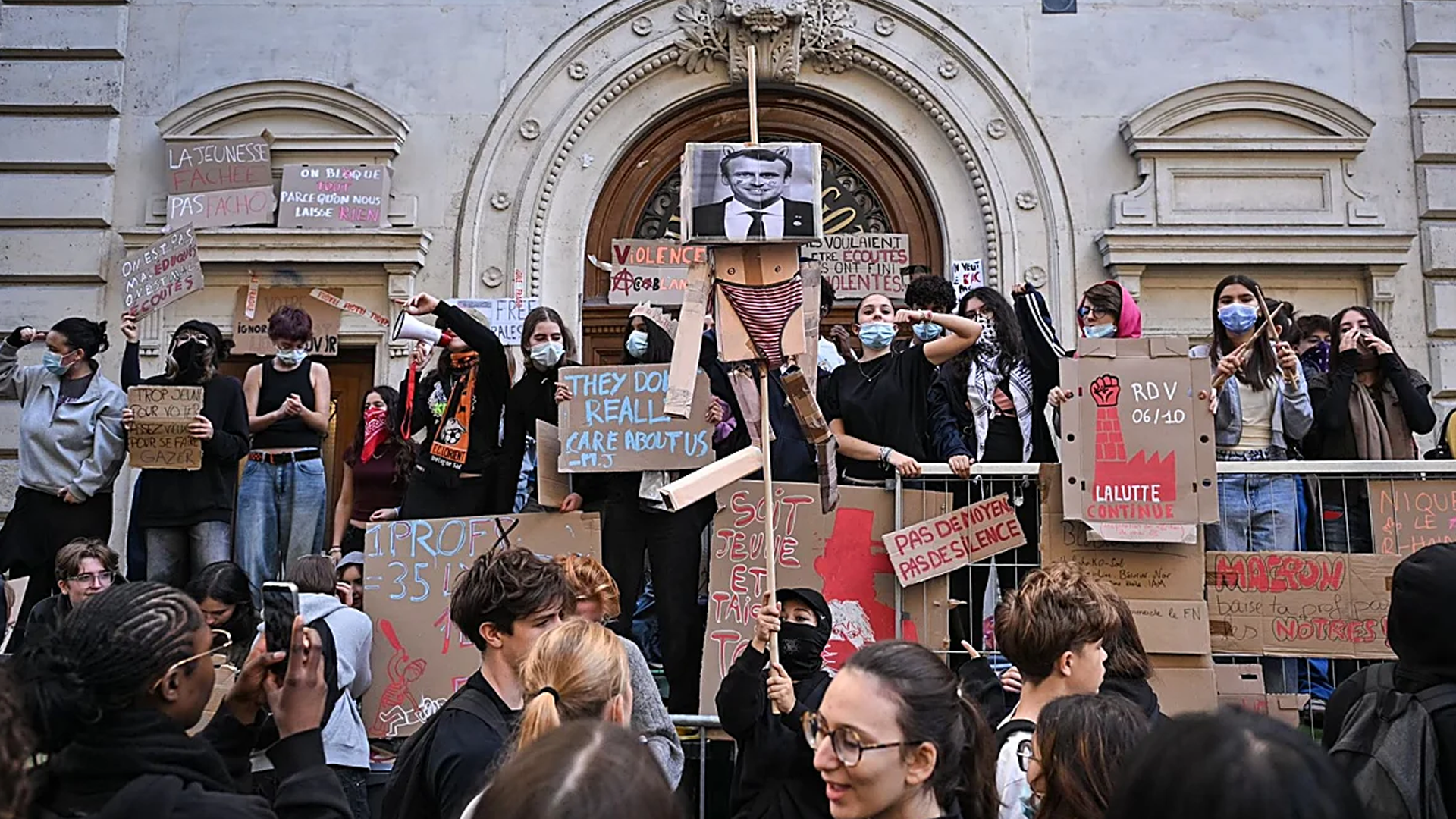 Protestas estudiantiles bloquean escuelas en Francia