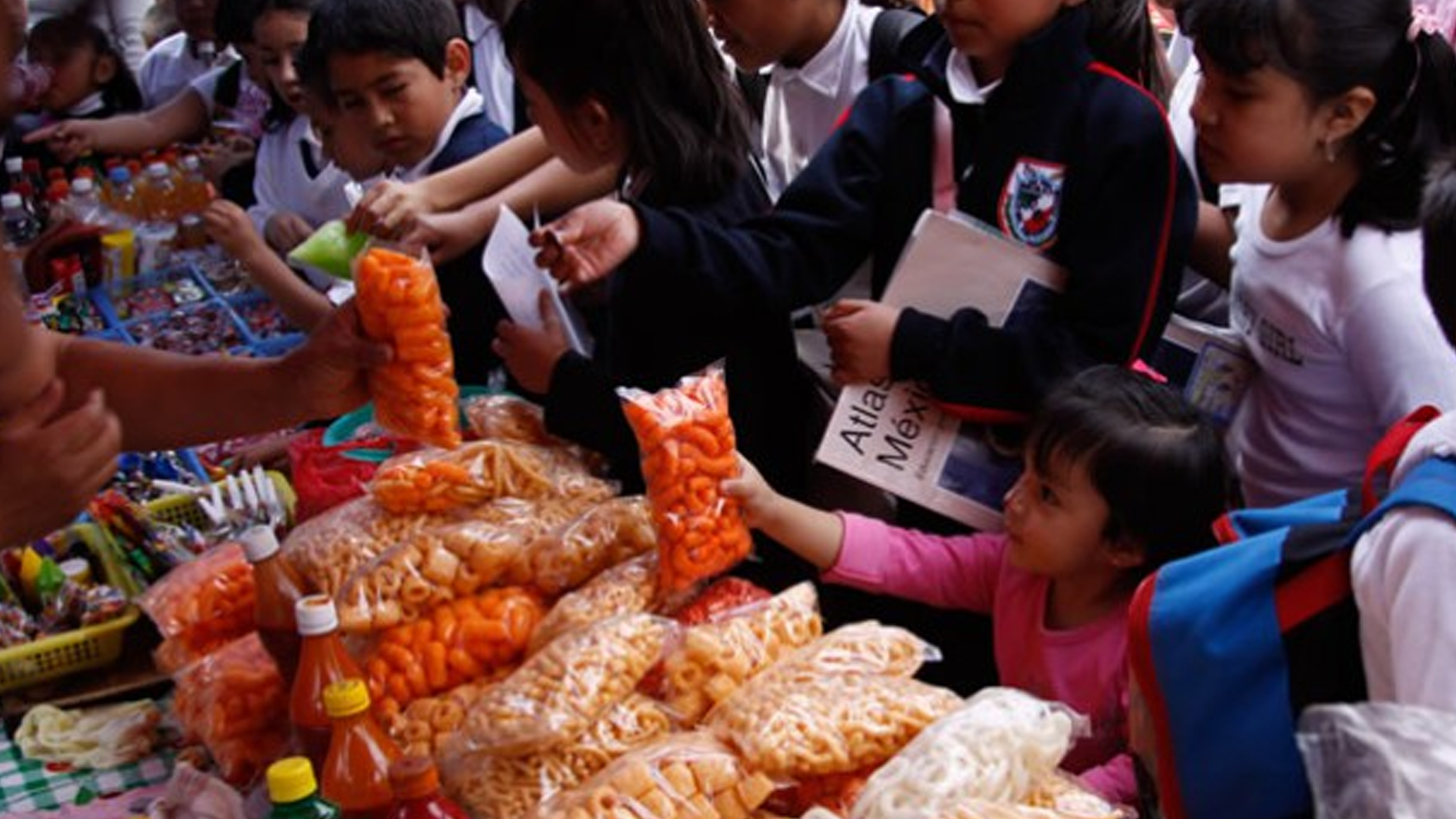 Corte avala veto a comida chatarra en escuelas