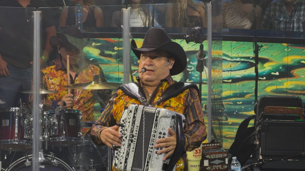 Beto Zapata líder de Pesado interpretó todos sus grandes éxitos